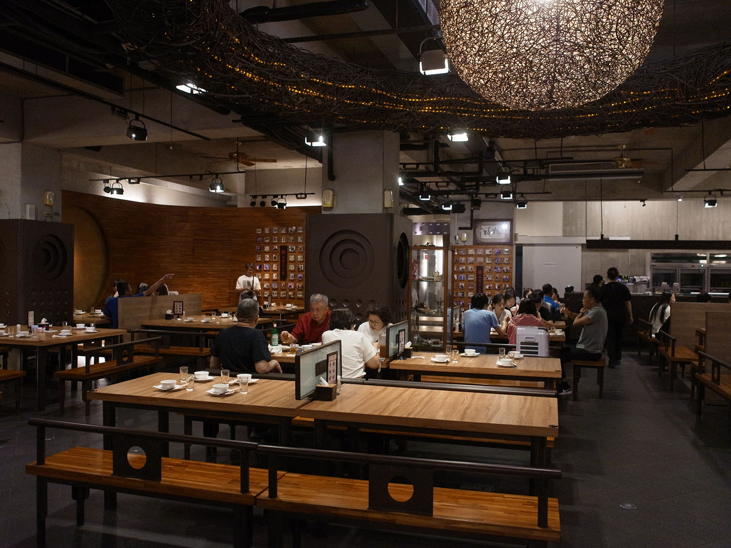 知っておくと重宝! 大箱で名店の『福樓餐廳』で台南美食をまとめて堪能【台湾散歩案内】